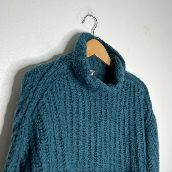 Free People Women's Fluffy Fox Sweater Sz XS Oversized wool alpaca - Picture 6 of 10